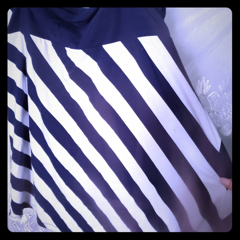 ♡4 for 20♡Navy and white Circle skirt